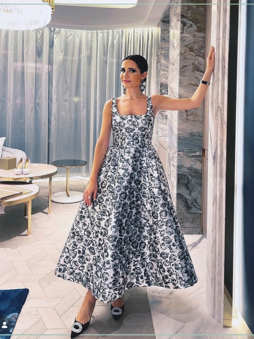 $5490 Carolina Herrera Metallic Silver Rose Motif Silk Crinoline Runway Dress - Picture 6 of 16